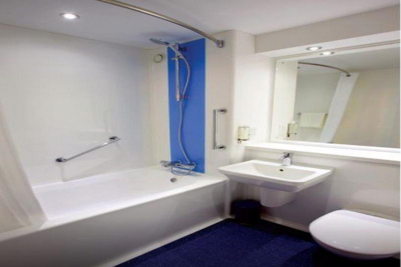 Travelodge Widnes Exteriör bild