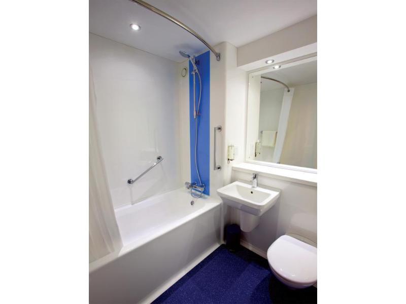 Travelodge Widnes Exteriör bild